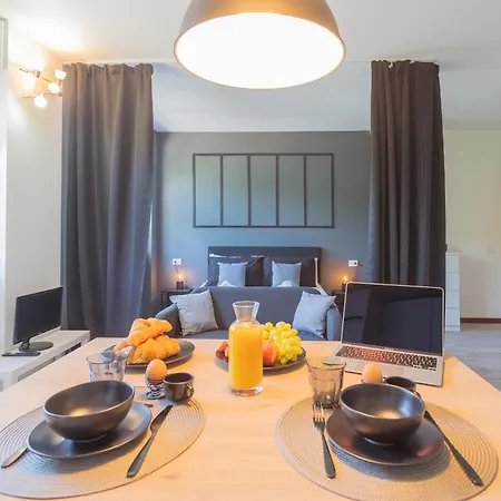 Black Loft By Rent كومو