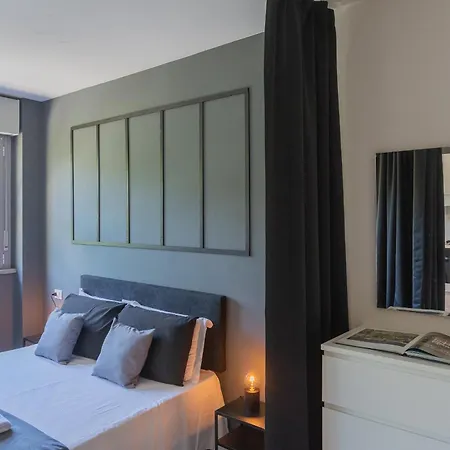 Black Loft By Rent コモ